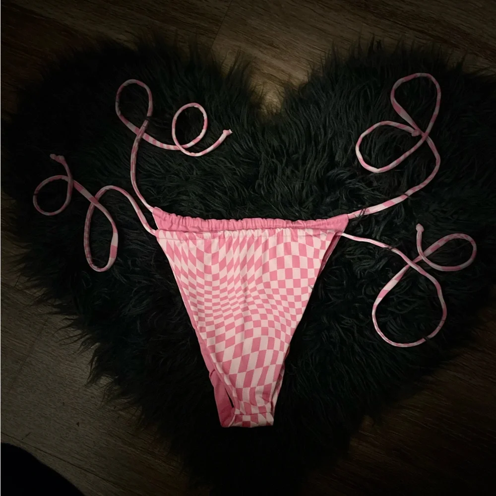 Frankie’s Bikinis NWOT Tia String Bikini Bottoms in Creative Pink Morrison Large